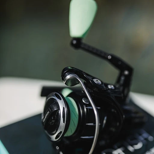 Elite Carbon Series 2000 Spinning Reel - Seagrass 4 Elite Carbon Series 2000 Spinning Reel - Seagrass - Image 4